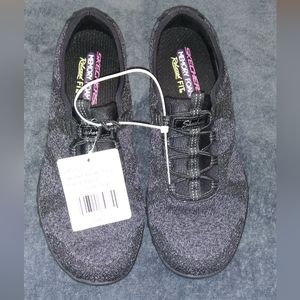 Skechers Black Memory Foam Relaxed FIT Sneakers-size 6.5